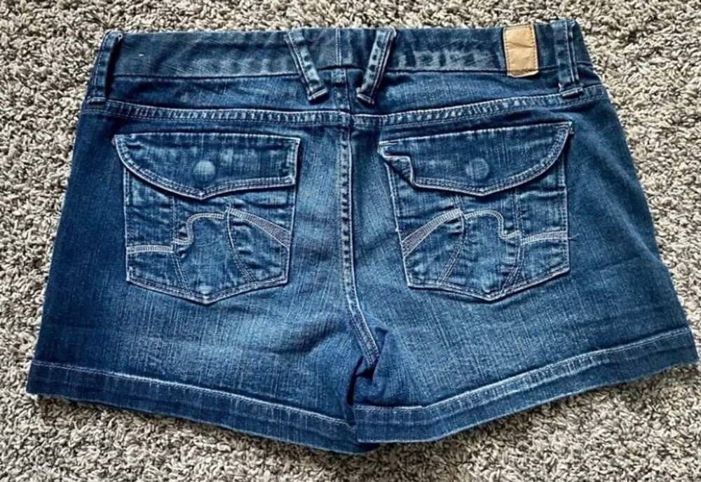 Maurices Denim Shorts with Flap Back Pockets Size 7/8